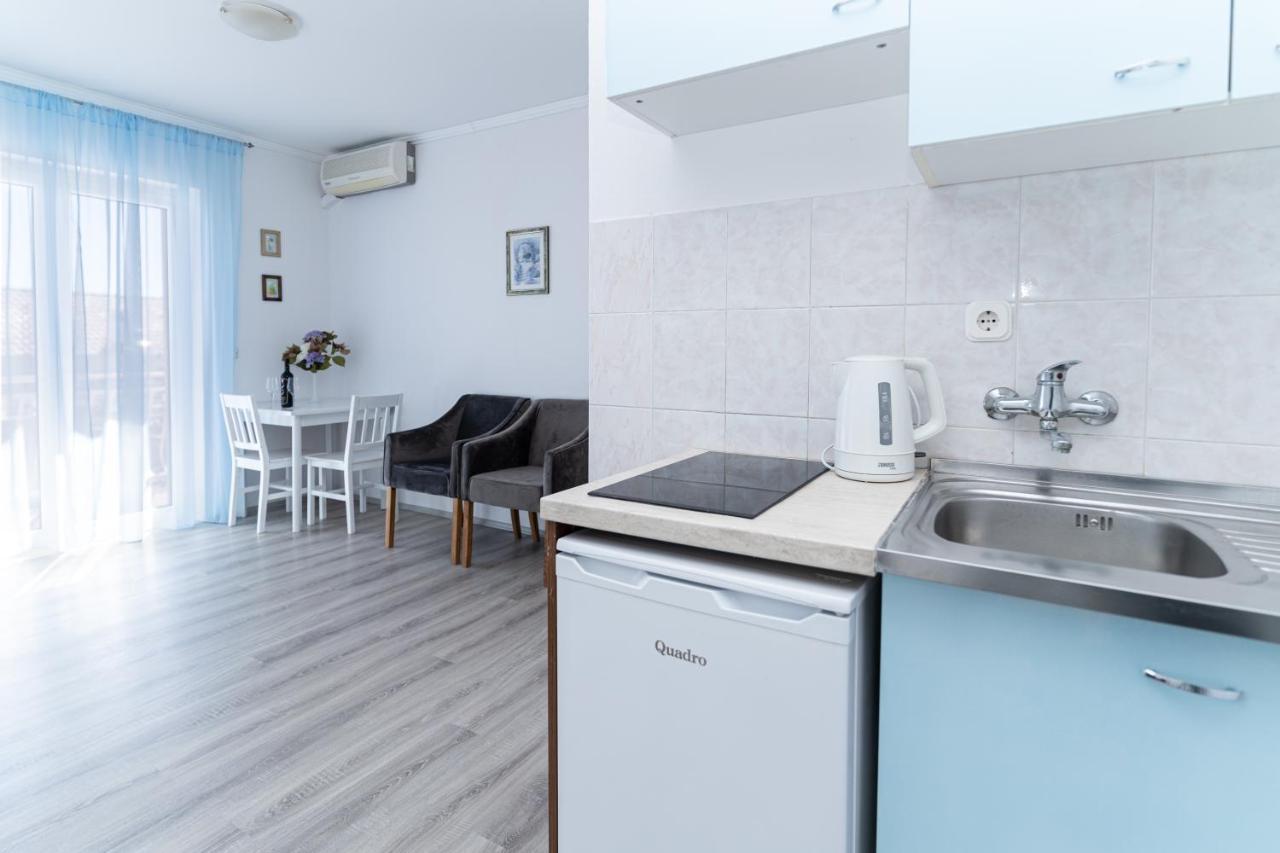 Benic Apartments Mlini Bagian luar foto