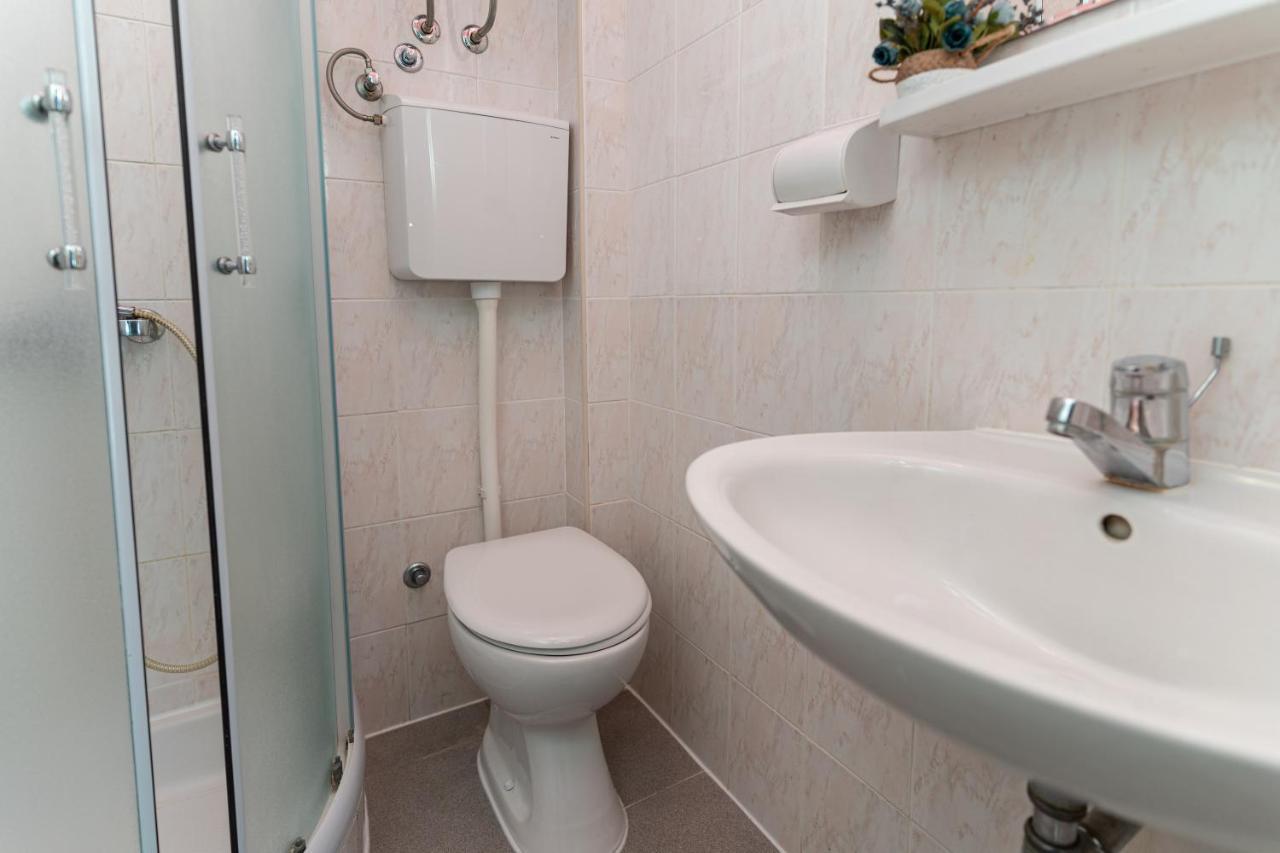 Benic Apartments Mlini Bagian luar foto
