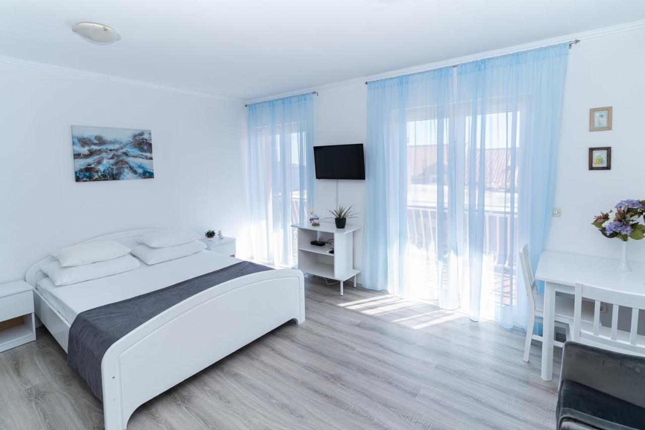 Benic Apartments Mlini Bagian luar foto