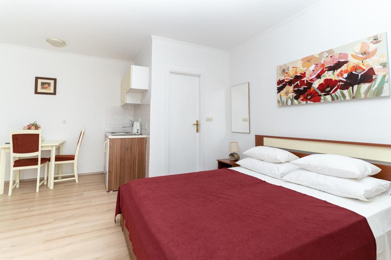 Benic Apartments Mlini Bagian luar foto