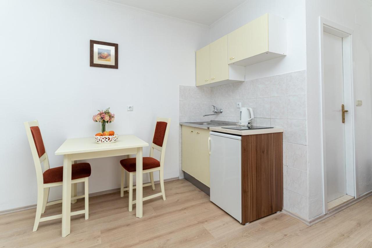 Benic Apartments Mlini Bagian luar foto
