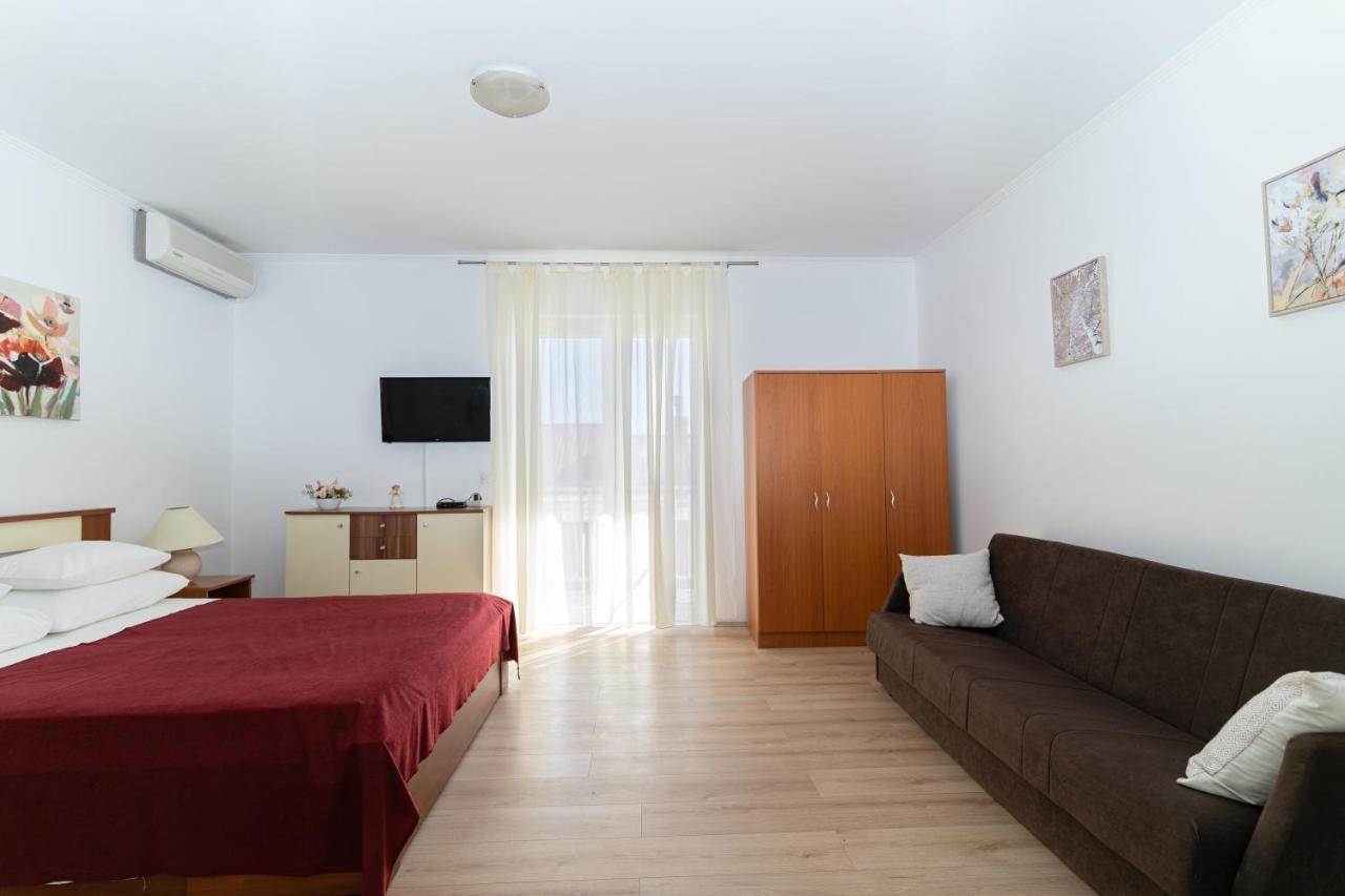 Benic Apartments Mlini Bagian luar foto