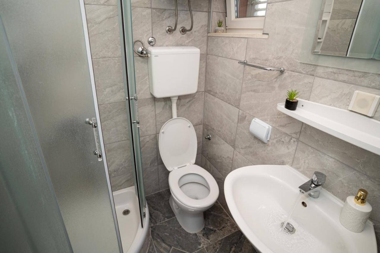 Benic Apartments Mlini Bagian luar foto
