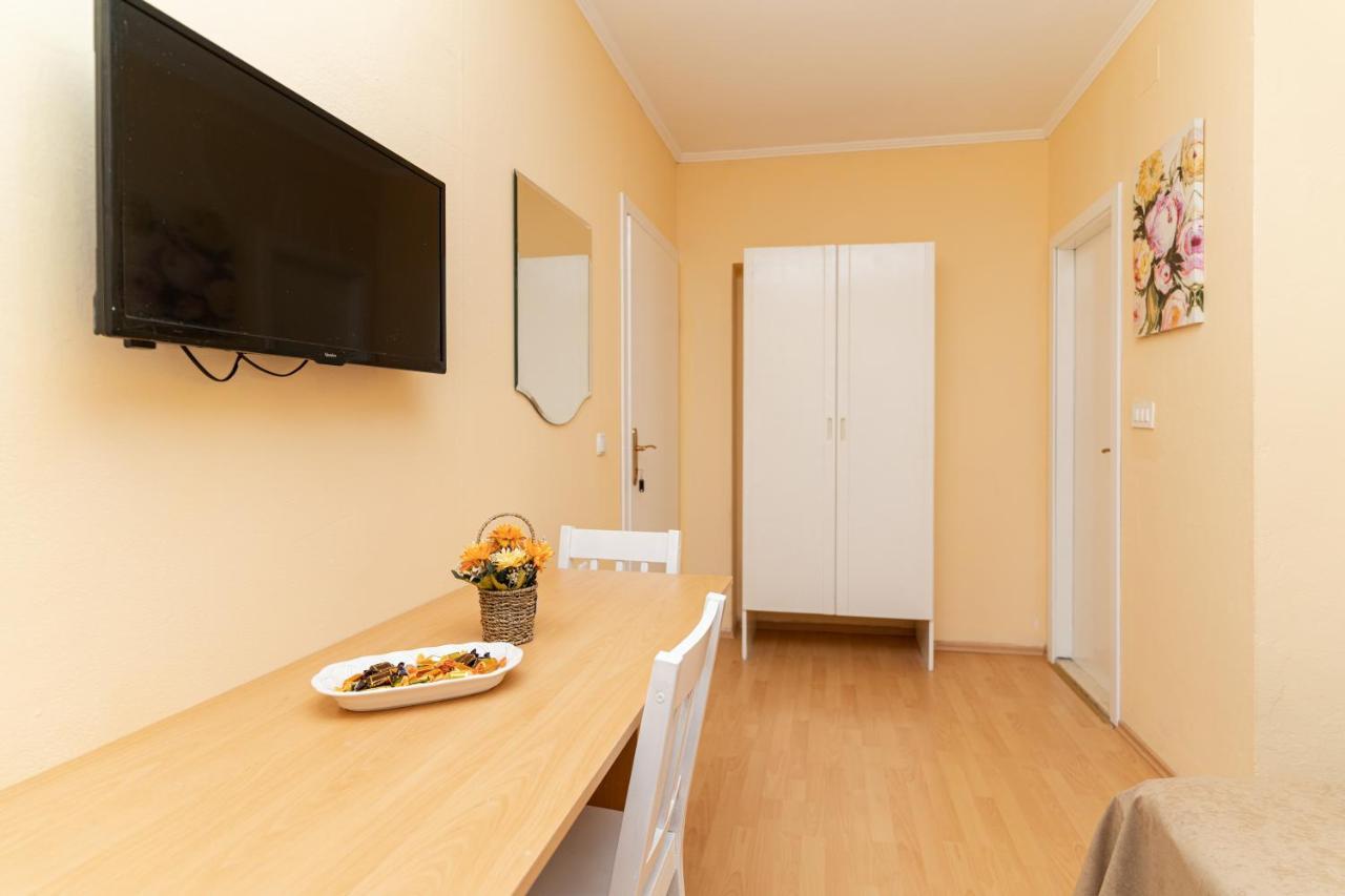 Benic Apartments Mlini Bagian luar foto