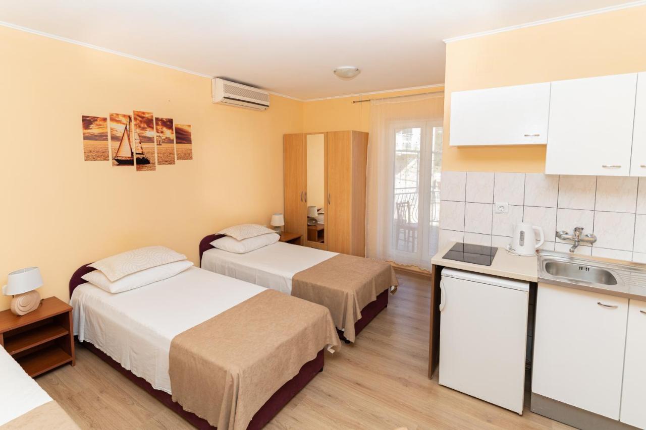 Benic Apartments Mlini Bagian luar foto