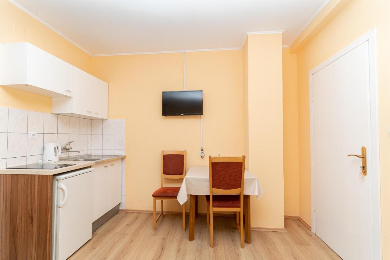 Benic Apartments Mlini Bagian luar foto